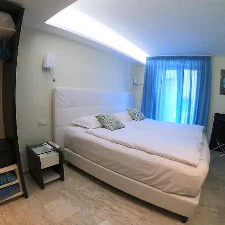 Flats Aparthotel 2*