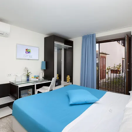 索伦托费拉特斯酒店 4*