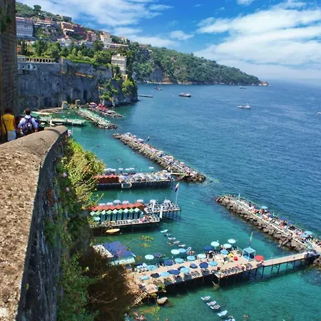 מלון דירות Flats 4*