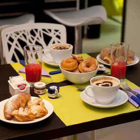 Flats מלון דירות